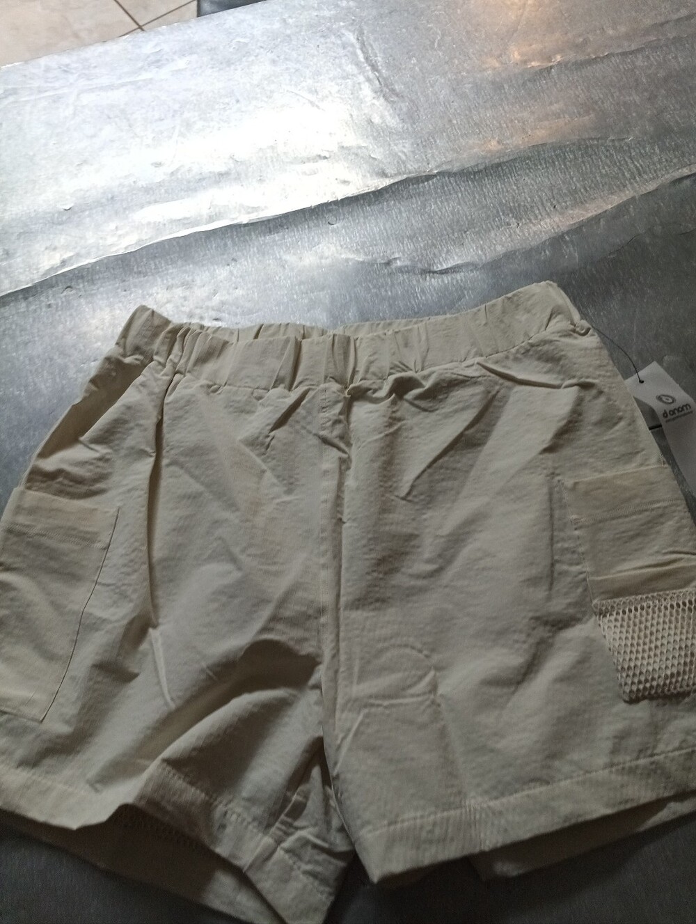 Mono B NWT Woman's Water Resistant Hiking Shorts Side Thigh Pockets Mesh Lined